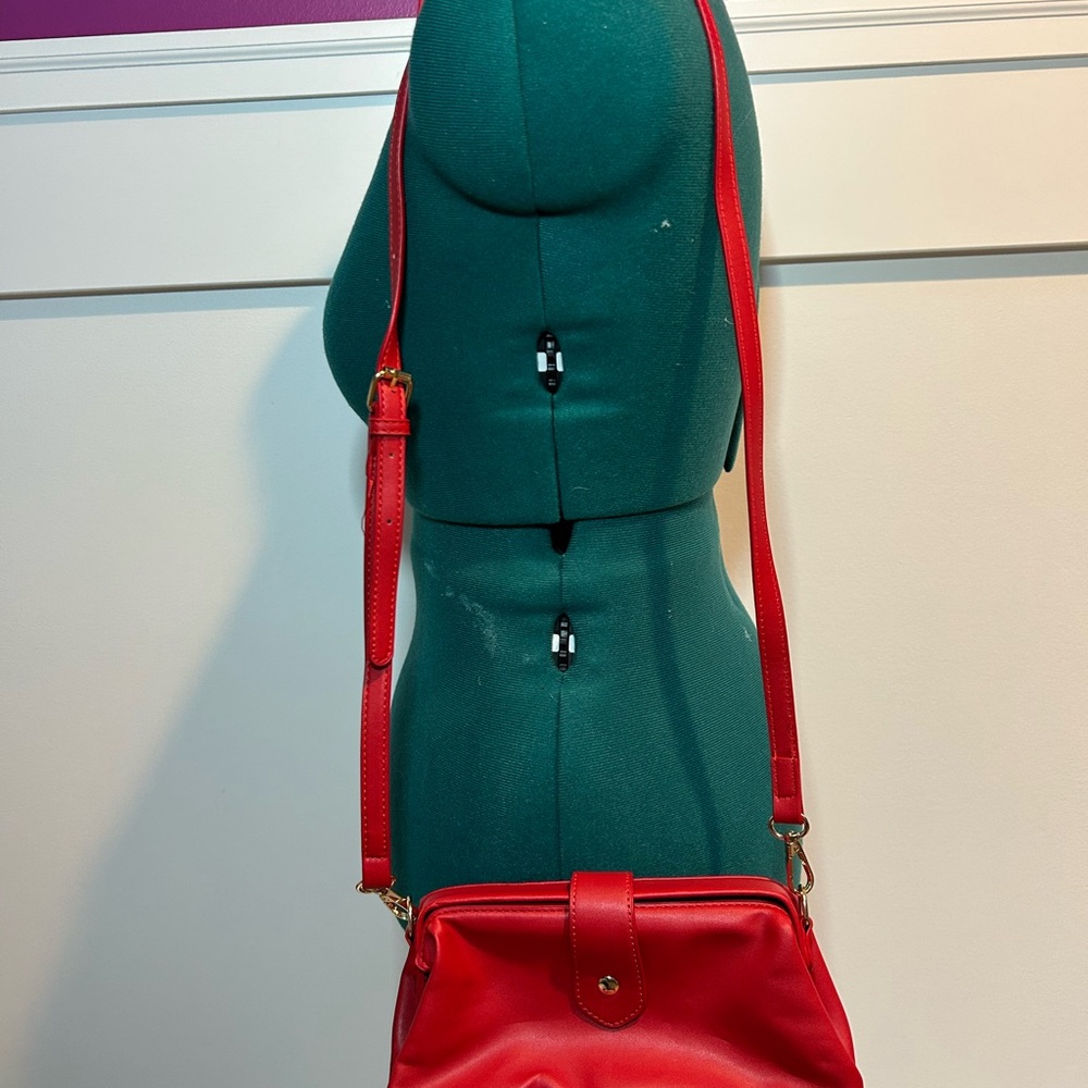 Elegant Red Leather Shoulder Bag